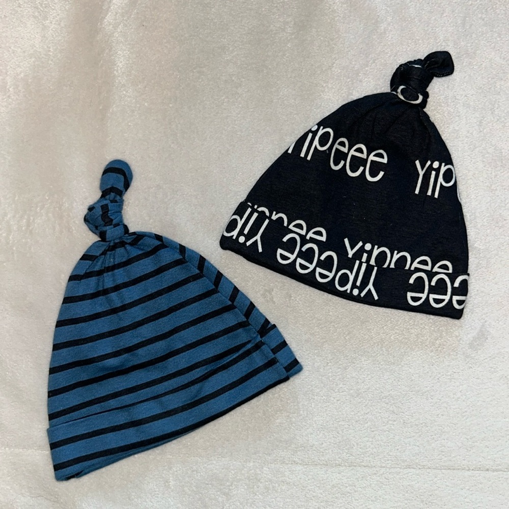 Gerber Set of 2 Baby Boy’s Caps, size newborn